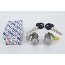Suzuki Vitara / Escudo / Side-Kick Door Lock with Key | OE Part Number : 82200-60830/31 (R) 82200-60840/41 (L) |
